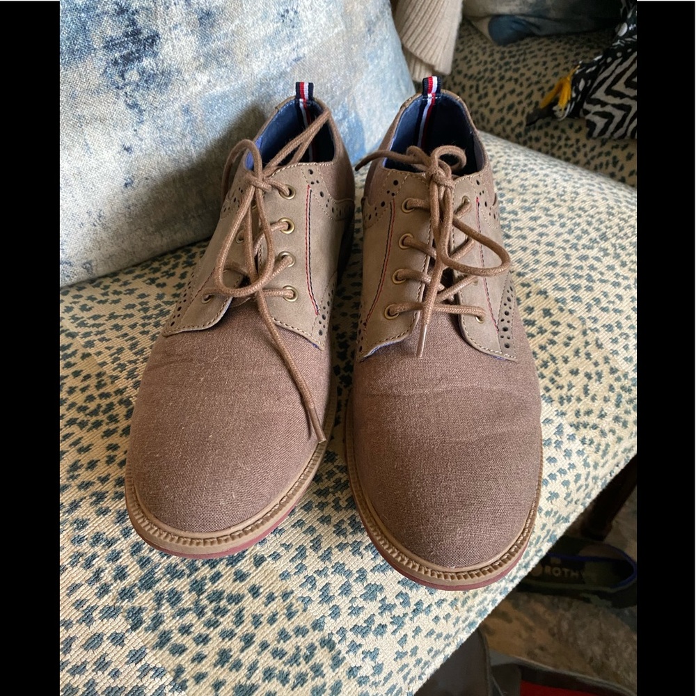 Tommy Hilfiger oxfords; SZ 5